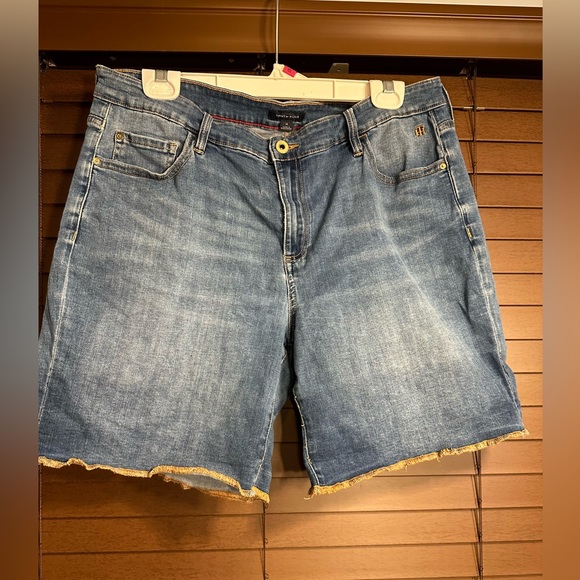 Tommy Hilfiger Jean Shorts Size 14 - Picture 2 of 5